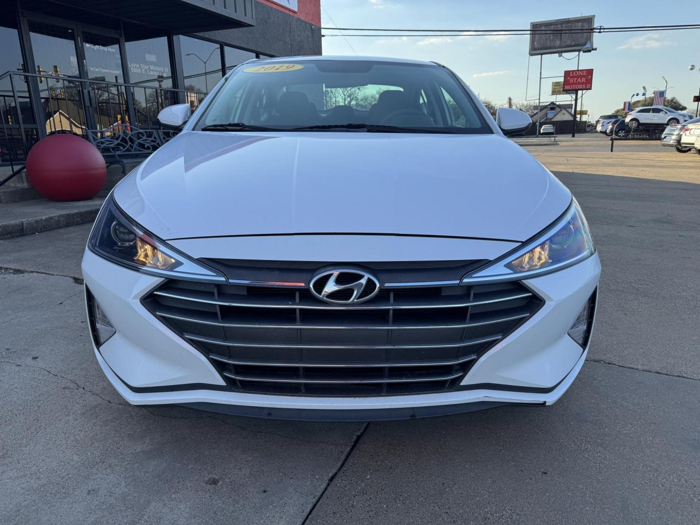 2019 WHITE HYUNDAI ELANTRA LIMITED; SE (5NPD74LF2KH) , located at 5900 E. Lancaster Ave., Fort Worth, TX, 76112, (817) 457-5456, 0.000000, 0.000000 - Photo#1