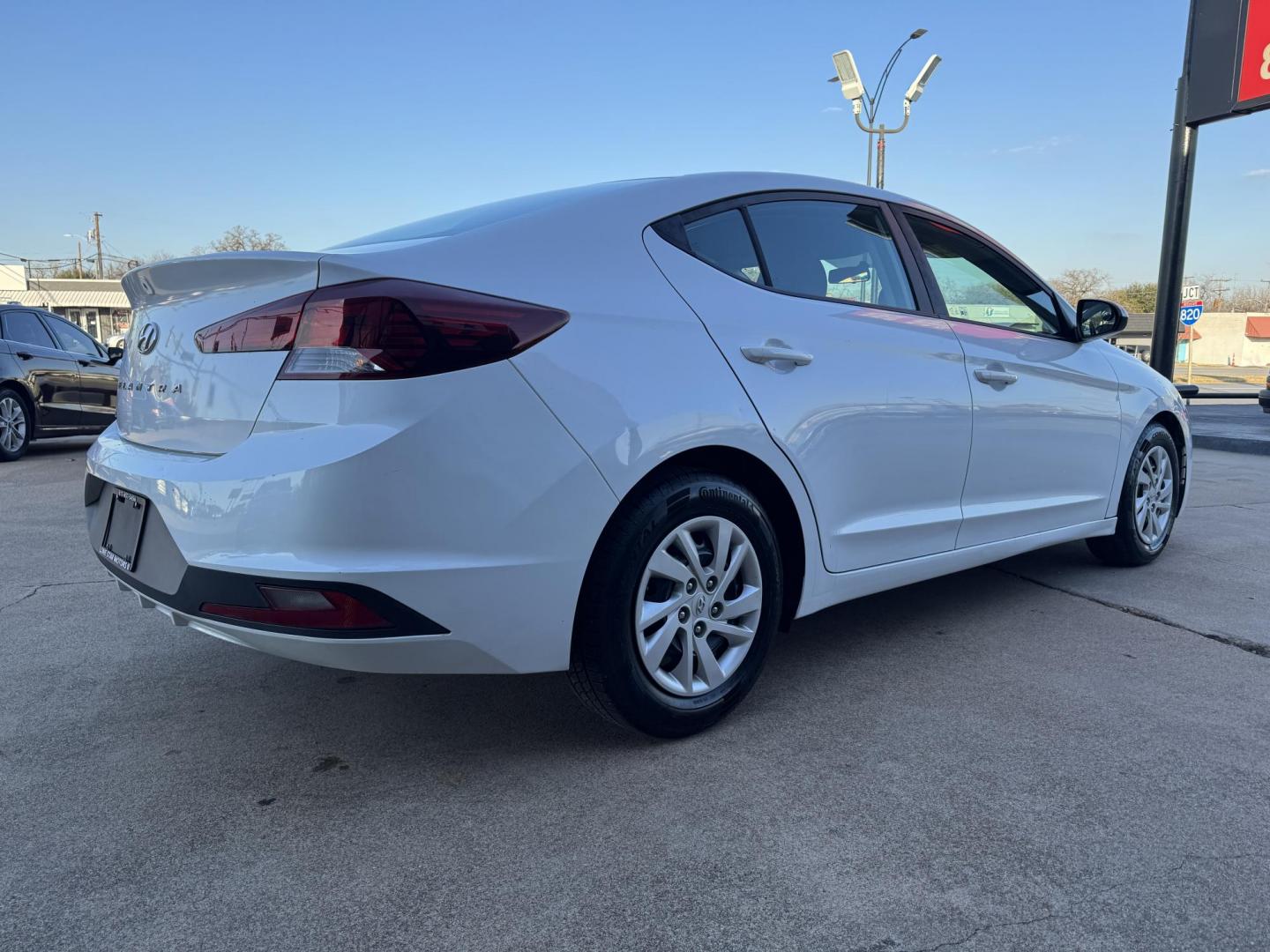 2019 WHITE HYUNDAI ELANTRA LIMITED; SE (5NPD74LF2KH) , located at 5900 E. Lancaster Ave., Fort Worth, TX, 76112, (817) 457-5456, 0.000000, 0.000000 - Photo#3