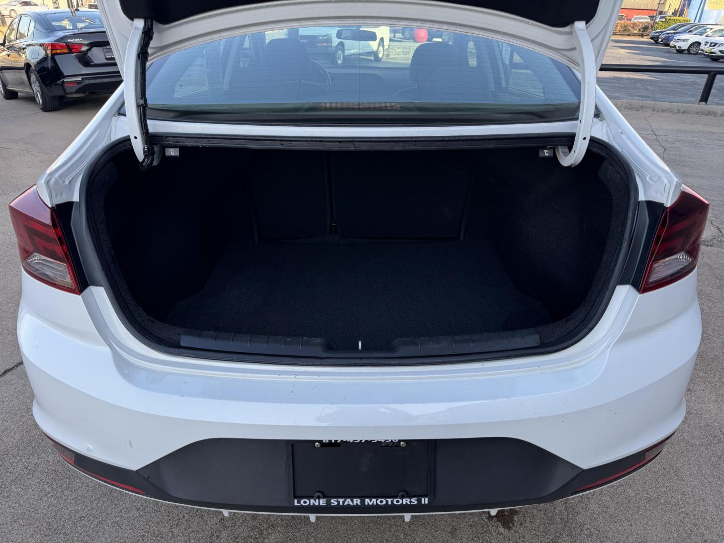 2019 WHITE HYUNDAI ELANTRA LIMITED; SE (5NPD74LF2KH) , located at 5900 E. Lancaster Ave., Fort Worth, TX, 76112, (817) 457-5456, 0.000000, 0.000000 - Photo#5