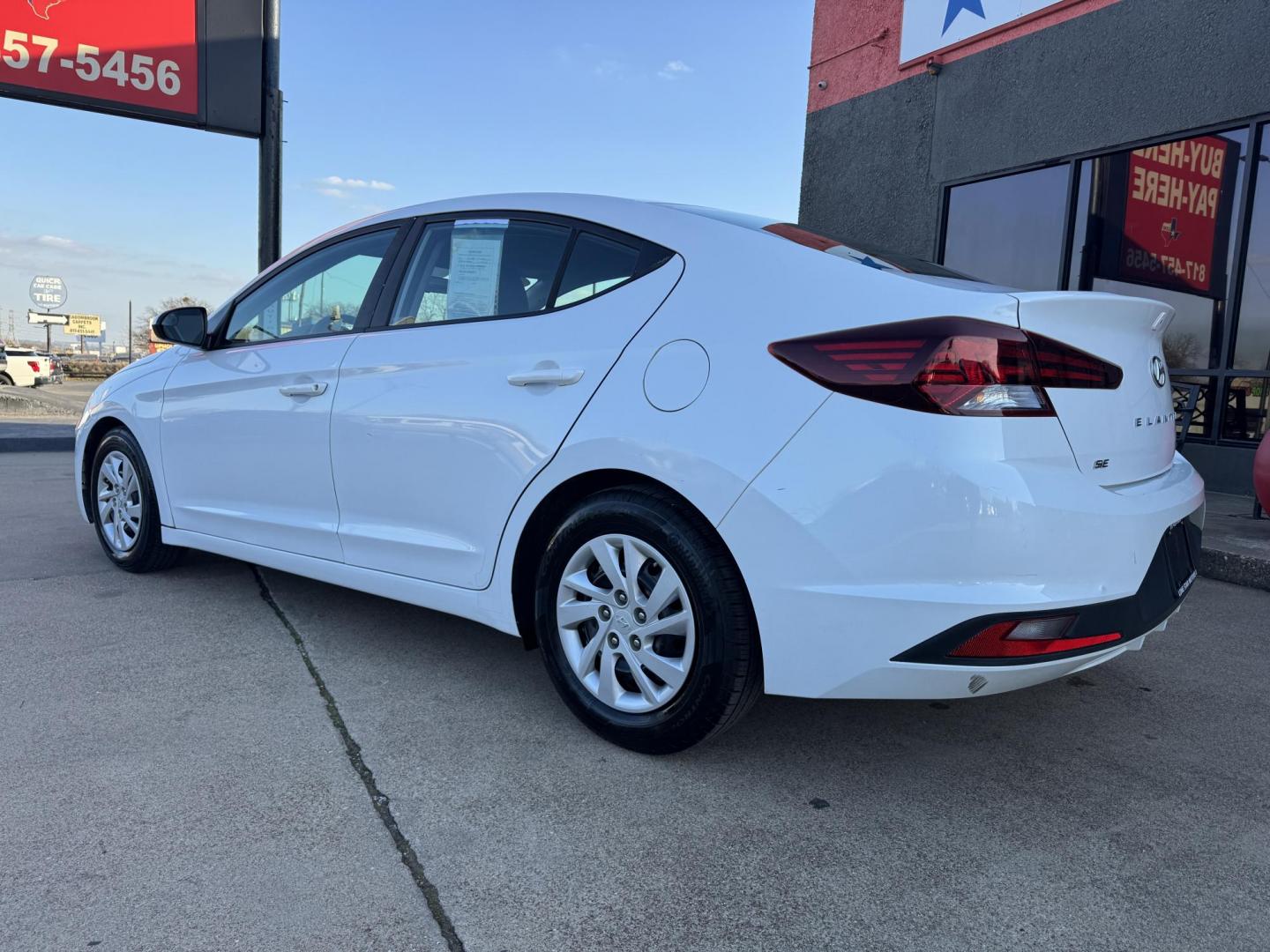 2019 WHITE HYUNDAI ELANTRA LIMITED; SE (5NPD74LF2KH) , located at 5900 E. Lancaster Ave., Fort Worth, TX, 76112, (817) 457-5456, 0.000000, 0.000000 - Photo#6