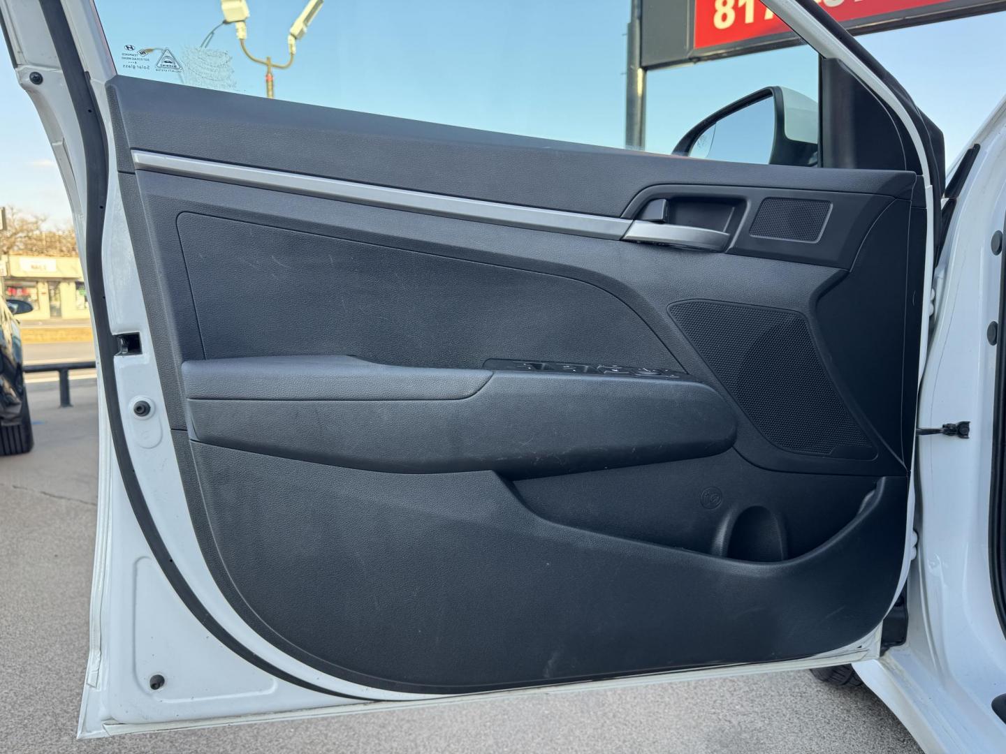 2019 WHITE HYUNDAI ELANTRA LIMITED; SE (5NPD74LF2KH) , located at 5900 E. Lancaster Ave., Fort Worth, TX, 76112, (817) 457-5456, 0.000000, 0.000000 - Photo#7