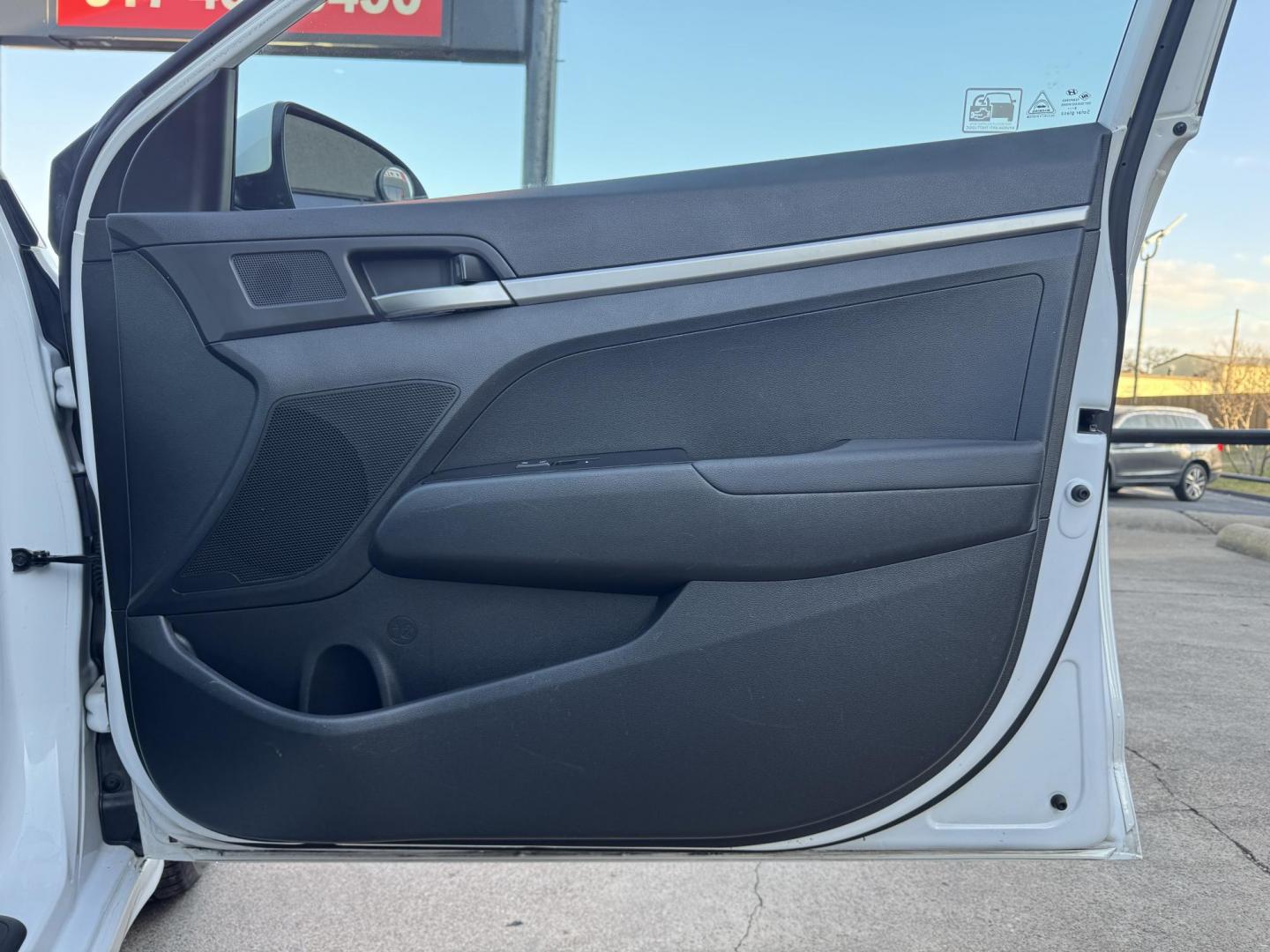 2019 WHITE HYUNDAI ELANTRA LIMITED; SE (5NPD74LF2KH) , located at 5900 E. Lancaster Ave., Fort Worth, TX, 76112, (817) 457-5456, 0.000000, 0.000000 - Photo#14