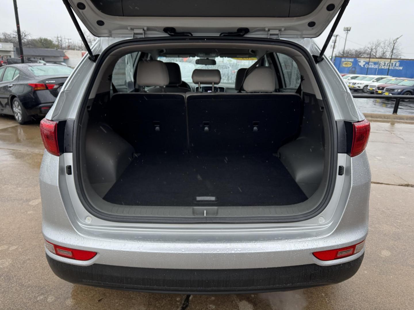 2019 SILVER KIA SPORTAGE LX (KNDPM3AC3K7) , located at 5900 E. Lancaster Ave., Fort Worth, TX, 76112, (817) 457-5456, 0.000000, 0.000000 - Photo#5