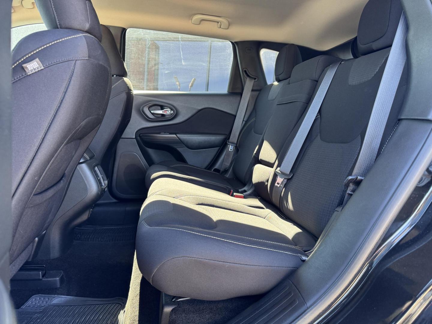 2015 BLACK JEEP CHEROKEE LATITUDE (1C4PJLCS0FW) , located at 5900 E. Lancaster Ave., Fort Worth, TX, 76112, (817) 457-5456, 0.000000, 0.000000 - Photo#11