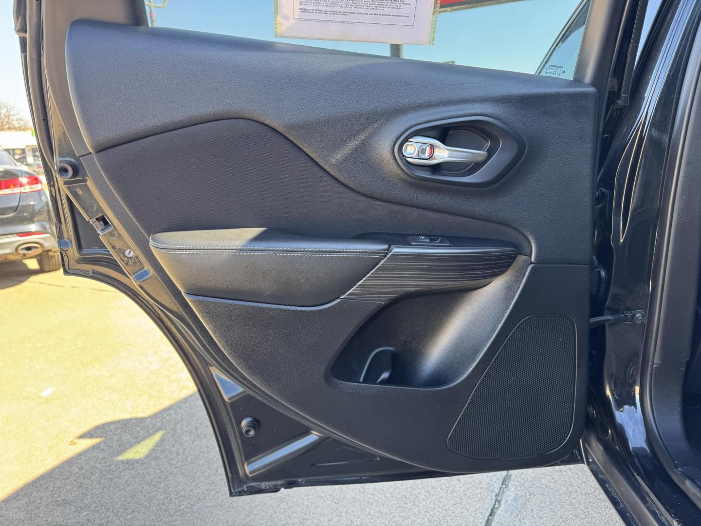 2015 BLACK JEEP CHEROKEE LATITUDE (1C4PJLCS0FW) , located at 5900 E. Lancaster Ave., Fort Worth, TX, 76112, (817) 457-5456, 0.000000, 0.000000 - Photo#10