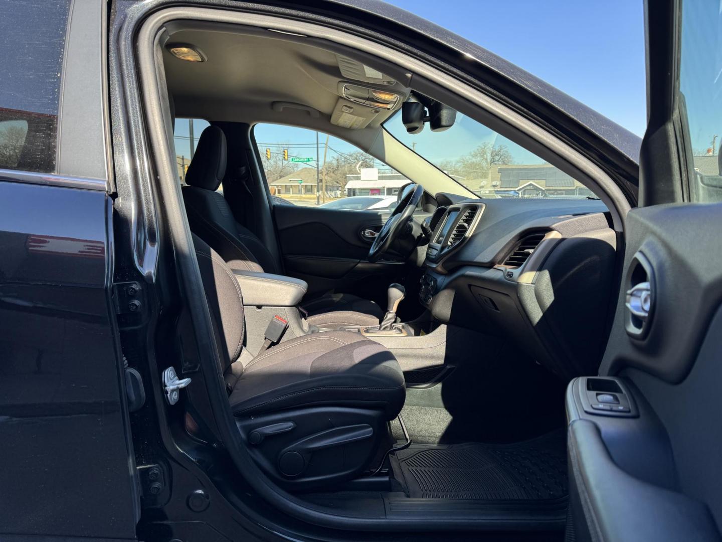 2015 BLACK JEEP CHEROKEE LATITUDE (1C4PJLCS0FW) , located at 5900 E. Lancaster Ave., Fort Worth, TX, 76112, (817) 457-5456, 0.000000, 0.000000 - Photo#15