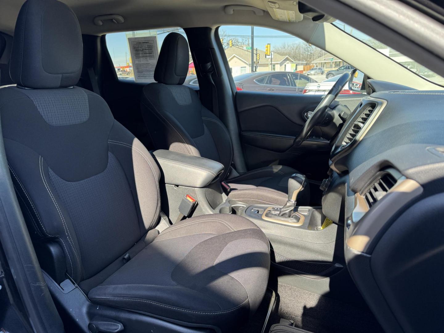 2015 BLACK JEEP CHEROKEE LATITUDE (1C4PJLCS0FW) , located at 5900 E. Lancaster Ave., Fort Worth, TX, 76112, (817) 457-5456, 0.000000, 0.000000 - Photo#16