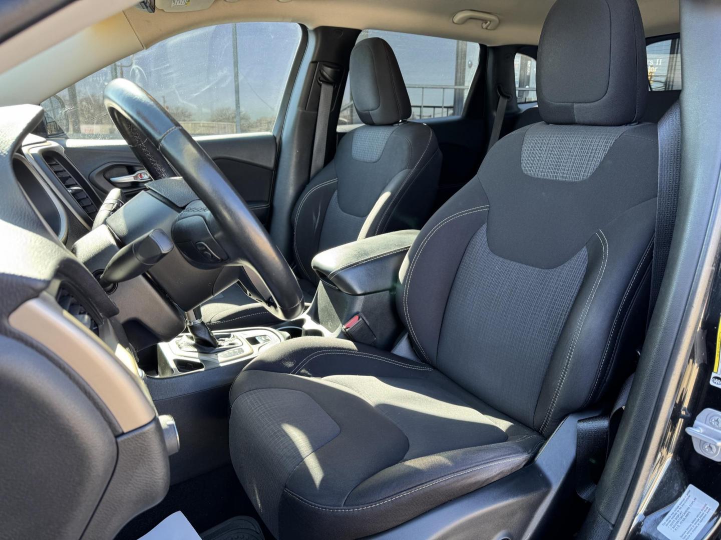 2015 BLACK JEEP CHEROKEE LATITUDE (1C4PJLCS0FW) , located at 5900 E. Lancaster Ave., Fort Worth, TX, 76112, (817) 457-5456, 0.000000, 0.000000 - Photo#9