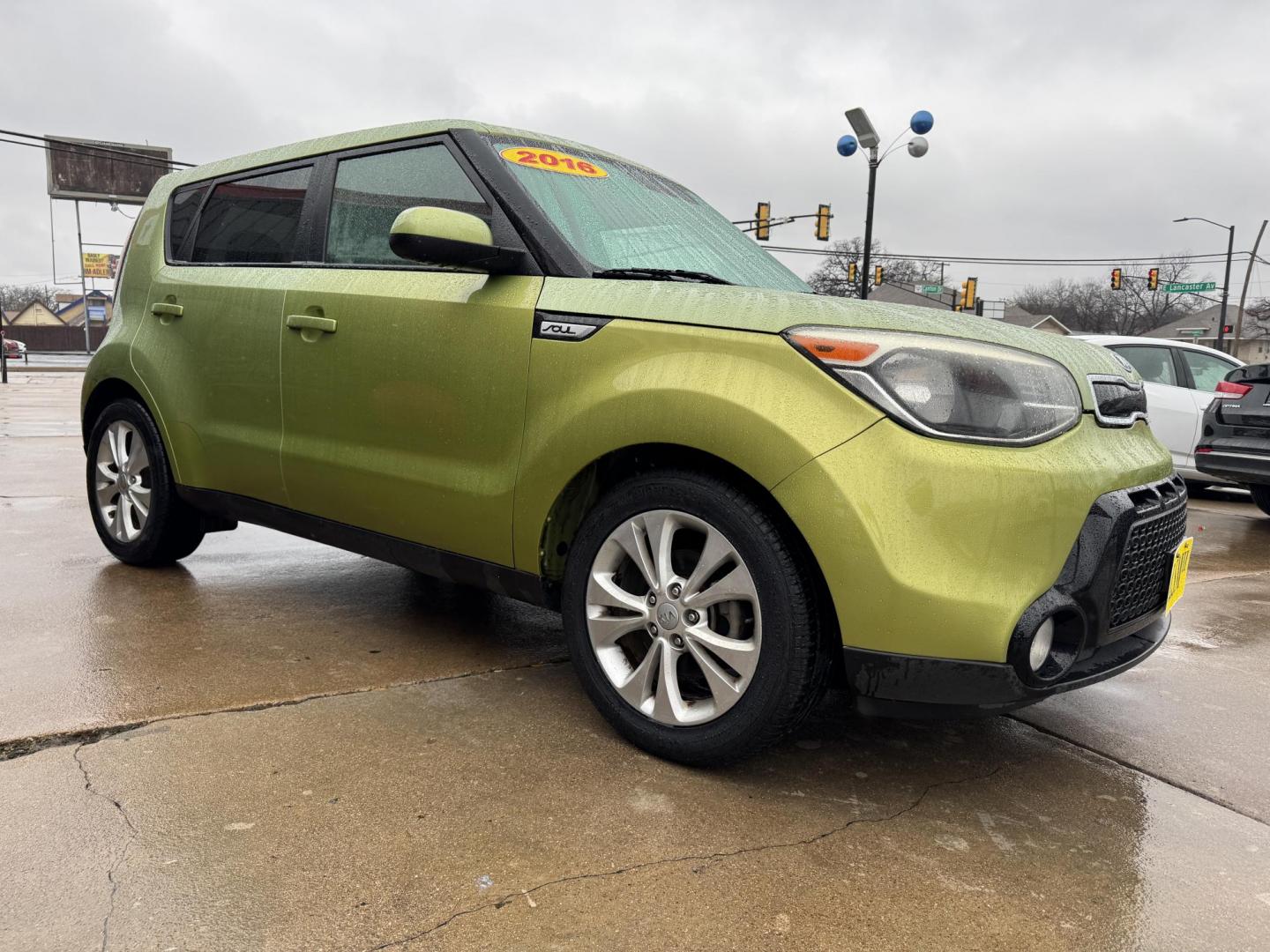 2016 GREEN KIA SOUL + (PLUS) (KNDJP3A59G7) , located at 5900 E. Lancaster Ave., Fort Worth, TX, 76112, (817) 457-5456, 0.000000, 0.000000 - Photo#2