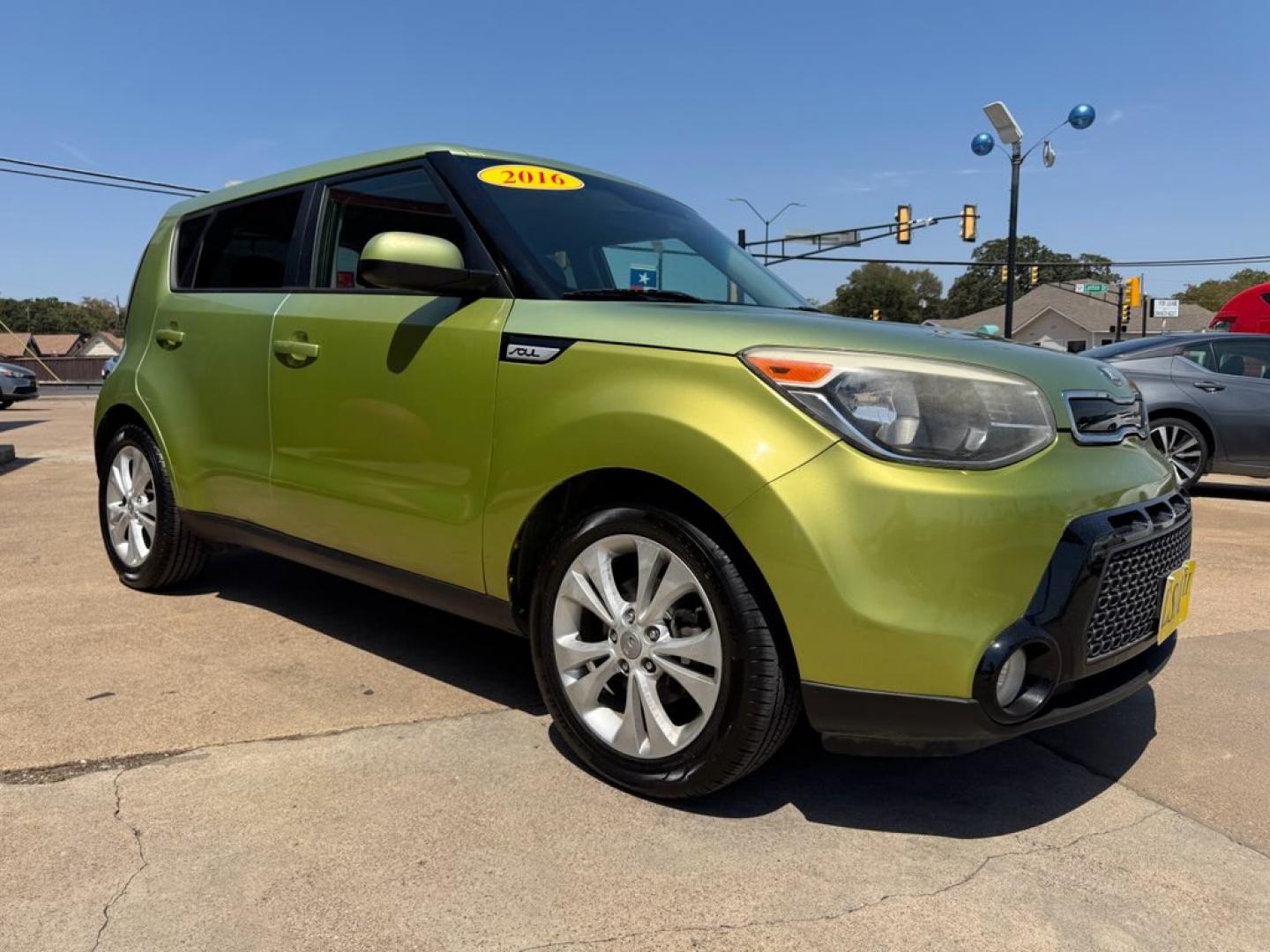 2016 GREEN KIA SOUL + (PLUS) (KNDJP3A59G7) , located at 5900 E. Lancaster Ave., Fort Worth, TX, 76112, (817) 457-5456, 0.000000, 0.000000- Photo#2