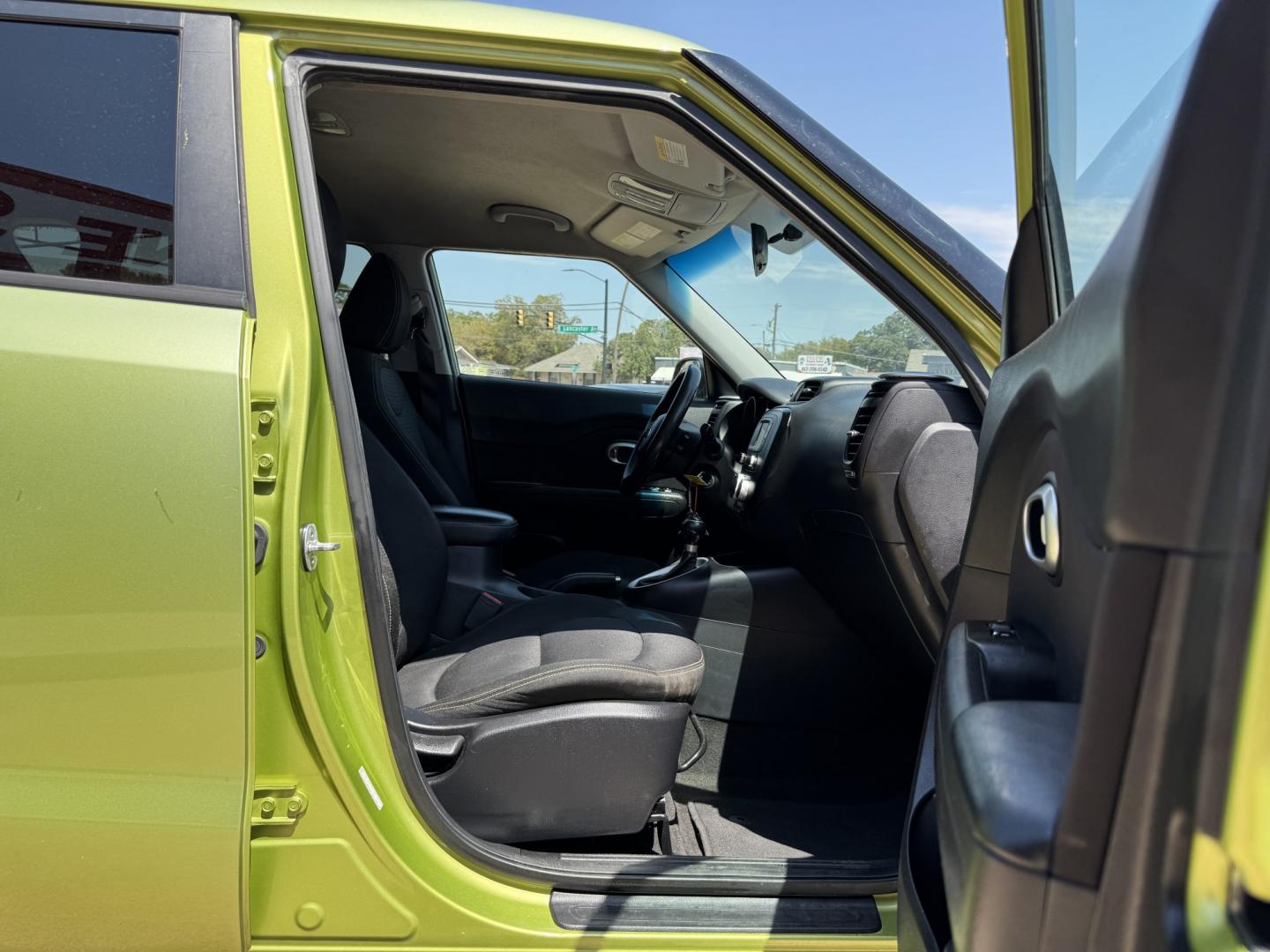 2016 GREEN KIA SOUL + (PLUS) (KNDJP3A59G7) , located at 5900 E. Lancaster Ave., Fort Worth, TX, 76112, (817) 457-5456, 0.000000, 0.000000- Photo#16