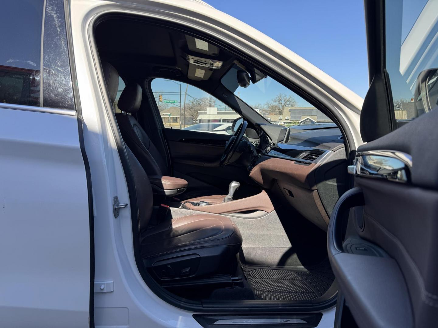 2018 WHITE BMW X1 SDRIVE28I (WBXHU7C35J5) , located at 5900 E. Lancaster Ave., Fort Worth, TX, 76112, (817) 457-5456, 0.000000, 0.000000 - Photo#16