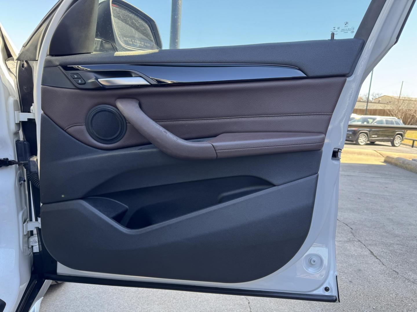 2018 WHITE BMW X1 SDRIVE28I (WBXHU7C35J5) , located at 5900 E. Lancaster Ave., Fort Worth, TX, 76112, (817) 457-5456, 0.000000, 0.000000 - Photo#15