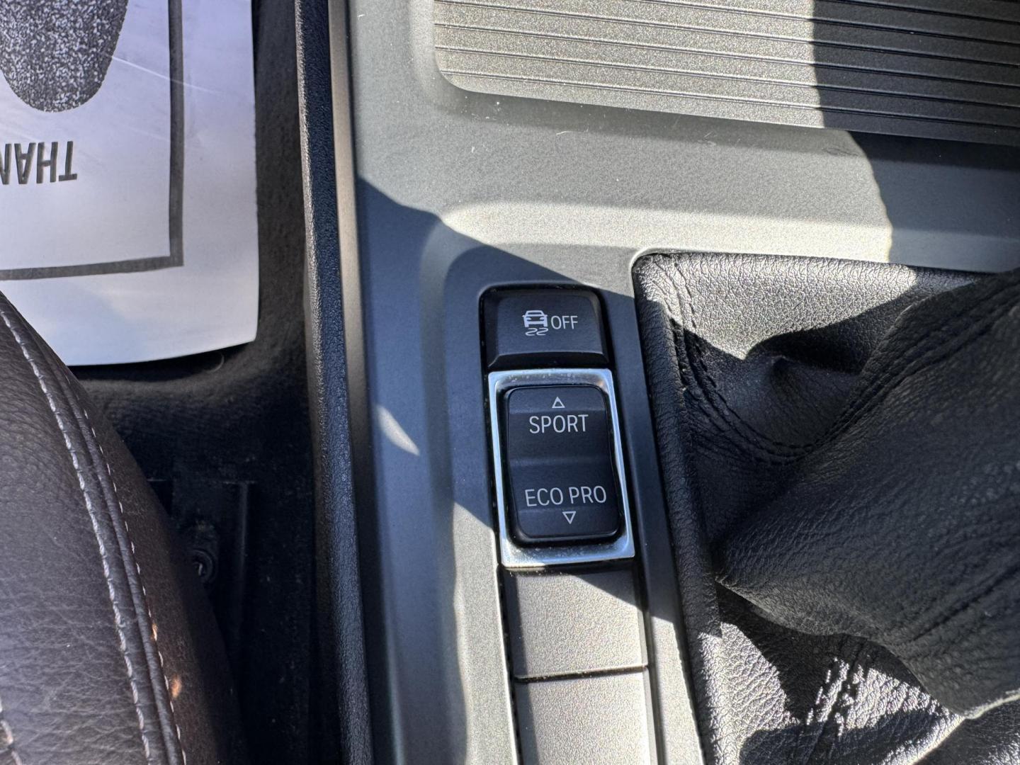 2018 WHITE BMW X1 SDRIVE28I (WBXHU7C35J5) , located at 5900 E. Lancaster Ave., Fort Worth, TX, 76112, (817) 457-5456, 0.000000, 0.000000 - Photo#21