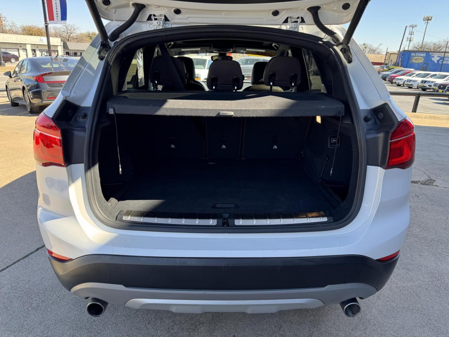 2018 WHITE BMW X1 SDRIVE28I (WBXHU7C35J5) , located at 5900 E. Lancaster Ave., Fort Worth, TX, 76112, (817) 457-5456, 0.000000, 0.000000 - Photo#5