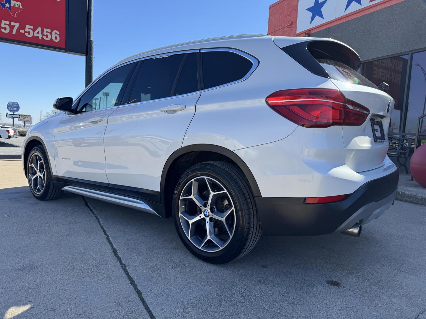 2018 WHITE BMW X1 SDRIVE28I (WBXHU7C35J5) , located at 5900 E. Lancaster Ave., Fort Worth, TX, 76112, (817) 457-5456, 0.000000, 0.000000 - Photo#7