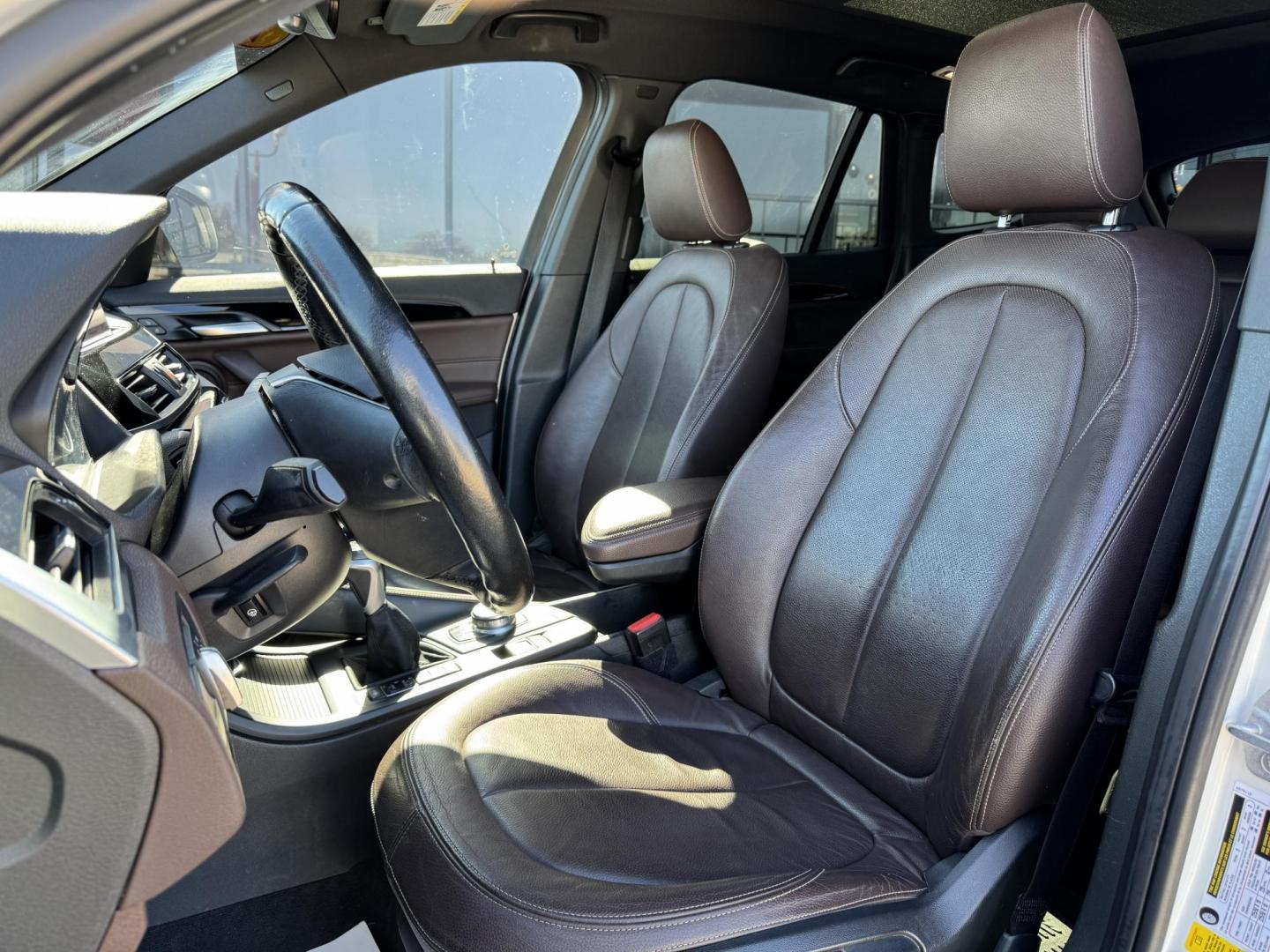 2018 WHITE BMW X1 SDRIVE28I (WBXHU7C35J5) , located at 5900 E. Lancaster Ave., Fort Worth, TX, 76112, (817) 457-5456, 0.000000, 0.000000 - Photo#10