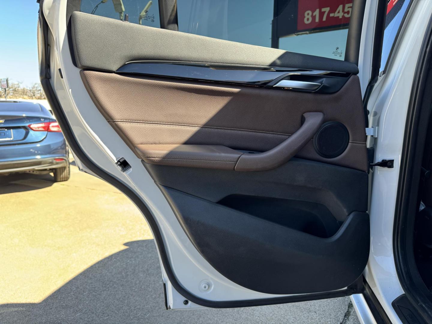 2018 WHITE BMW X1 SDRIVE28I (WBXHU7C35J5) , located at 5900 E. Lancaster Ave., Fort Worth, TX, 76112, (817) 457-5456, 0.000000, 0.000000 - Photo#11