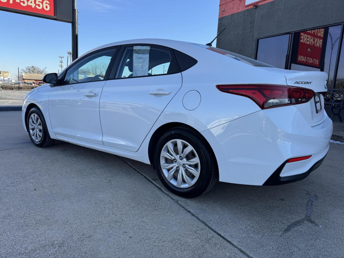 2020 WHITE HYUNDAI ACCENT SE; SEL (3KPC24A66LE) , located at 5900 E. Lancaster Ave., Fort Worth, TX, 76112, (817) 457-5456, 0.000000, 0.000000 - Photo#6