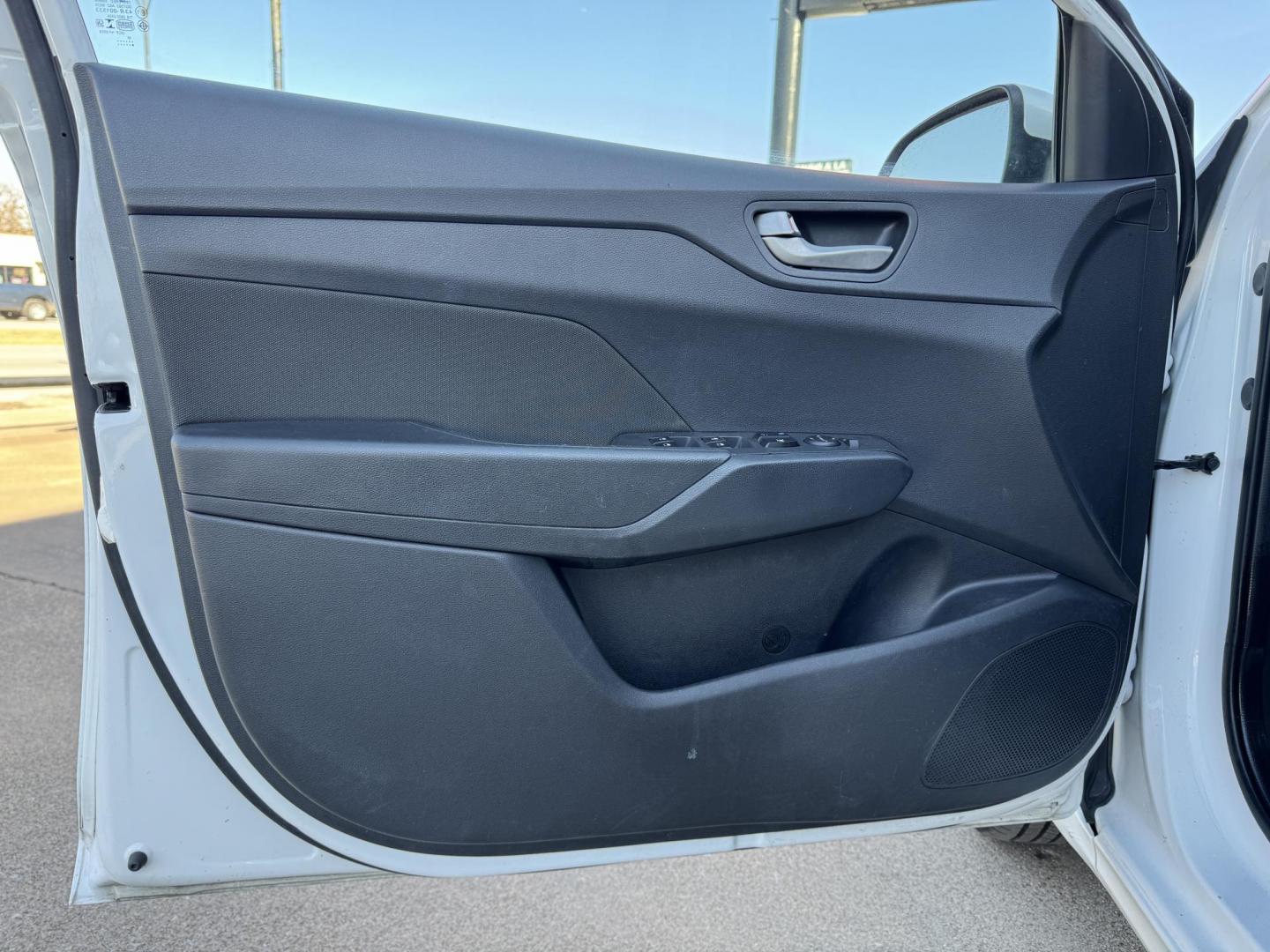 2020 WHITE HYUNDAI ACCENT SE; SEL (3KPC24A66LE) , located at 5900 E. Lancaster Ave., Fort Worth, TX, 76112, (817) 457-5456, 0.000000, 0.000000 - Photo#7