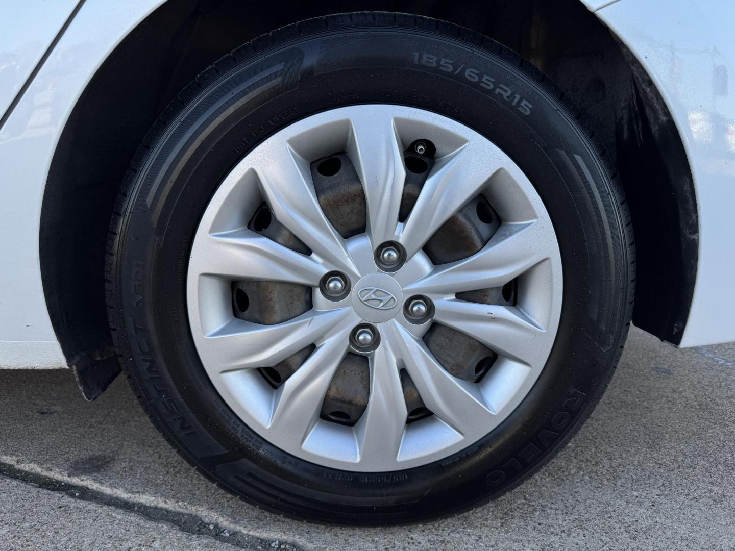 2020 WHITE HYUNDAI ACCENT SE; SEL (3KPC24A66LE) , located at 5900 E. Lancaster Ave., Fort Worth, TX, 76112, (817) 457-5456, 0.000000, 0.000000 - Photo#21