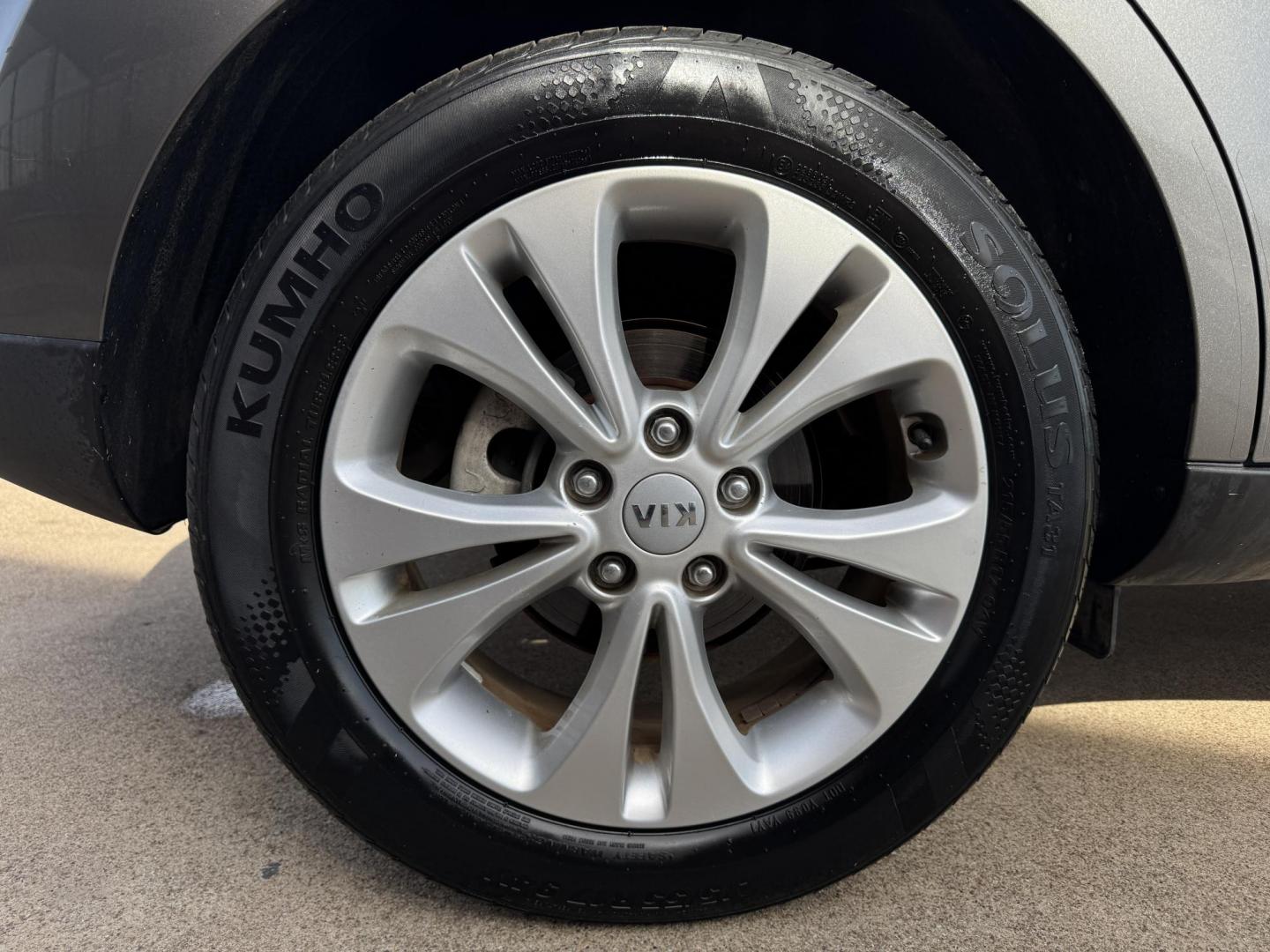 2016 GRAY KIA SOUL + (PLUS) (KNDJP3A54G7) , located at 5900 E. Lancaster Ave., Fort Worth, TX, 76112, (817) 457-5456, 0.000000, 0.000000 - Photo#21