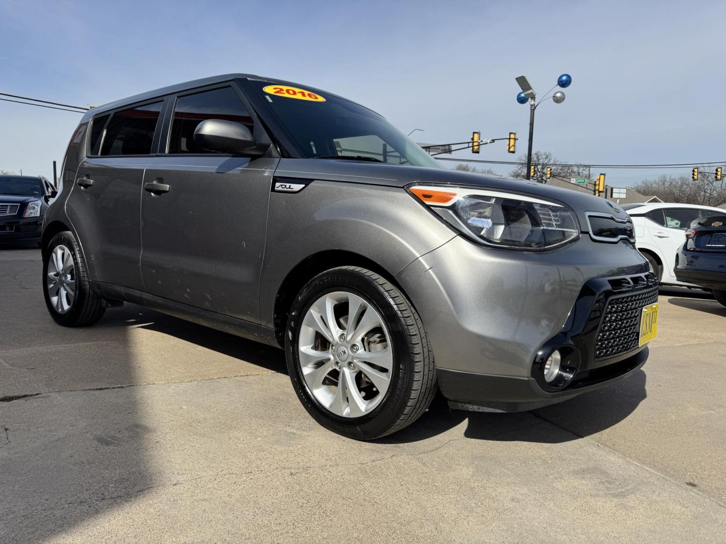 2016 GRAY KIA SOUL + (PLUS) (KNDJP3A54G7) , located at 5900 E. Lancaster Ave., Fort Worth, TX, 76112, (817) 457-5456, 0.000000, 0.000000 - Photo#2