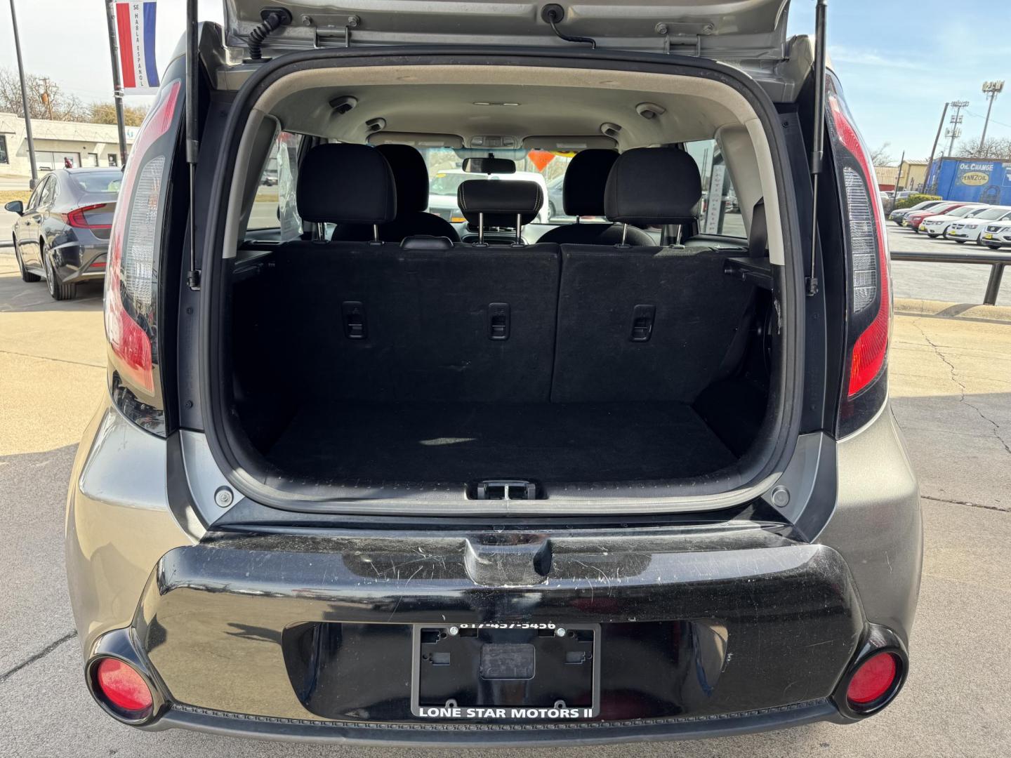2016 GRAY KIA SOUL + (PLUS) (KNDJP3A54G7) , located at 5900 E. Lancaster Ave., Fort Worth, TX, 76112, (817) 457-5456, 0.000000, 0.000000 - Photo#5