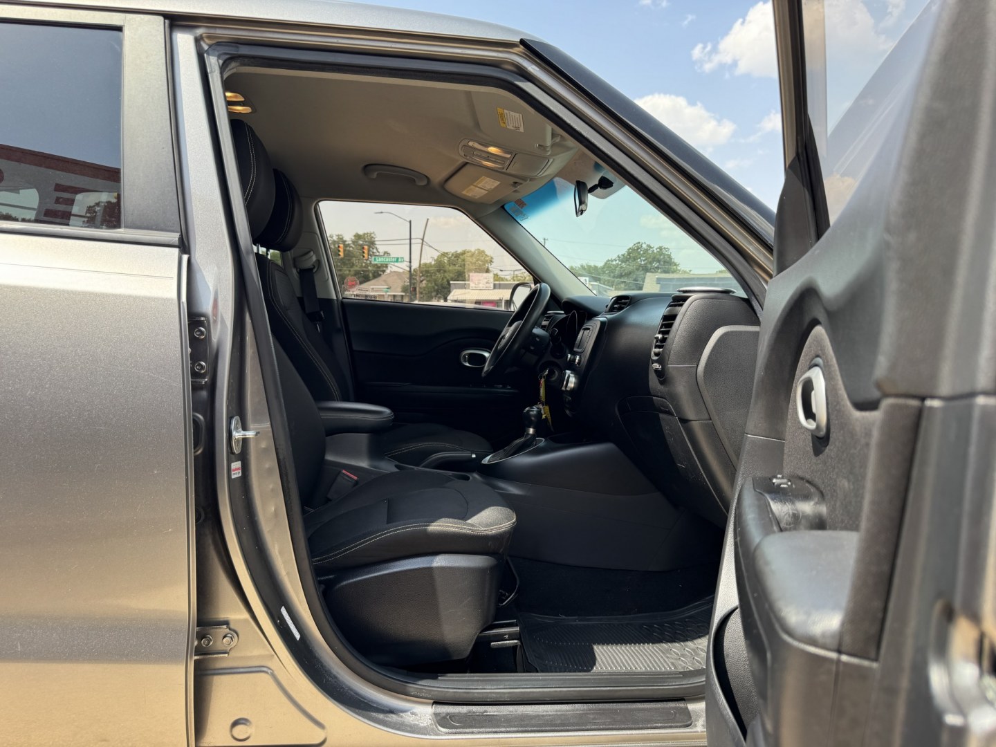 2016 GRAY KIA SOUL + (PLUS) (KNDJP3A54G7) , located at 5900 E. Lancaster Ave., Fort Worth, TX, 76112, (817) 457-5456, 0.000000, 0.000000- Photo#16