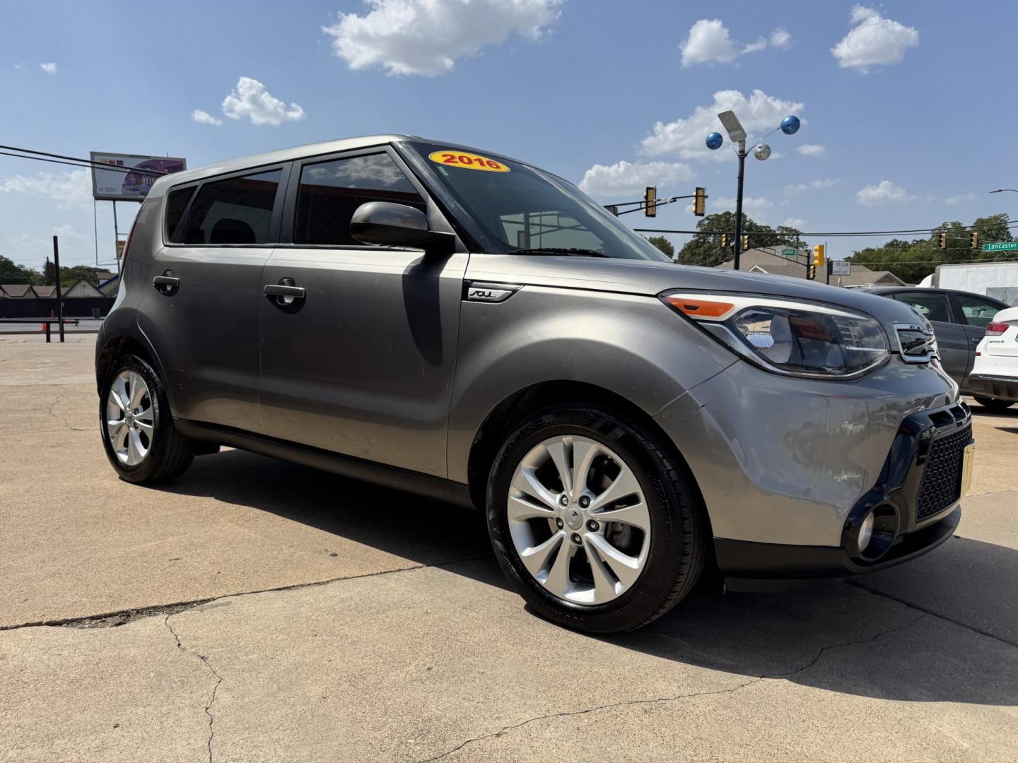 2016 GRAY KIA SOUL + (PLUS) (KNDJP3A54G7) , located at 5900 E. Lancaster Ave., Fort Worth, TX, 76112, (817) 457-5456, 0.000000, 0.000000- Photo#2