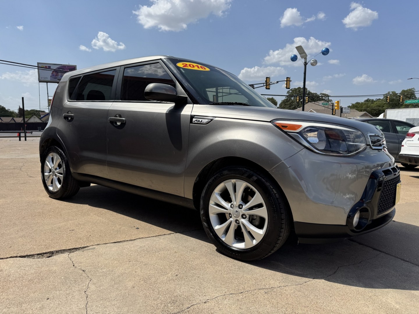 2016 GRAY KIA SOUL + (PLUS) (KNDJP3A54G7) , located at 5900 E. Lancaster Ave., Fort Worth, TX, 76112, (817) 457-5456, 0.000000, 0.000000- Photo#2