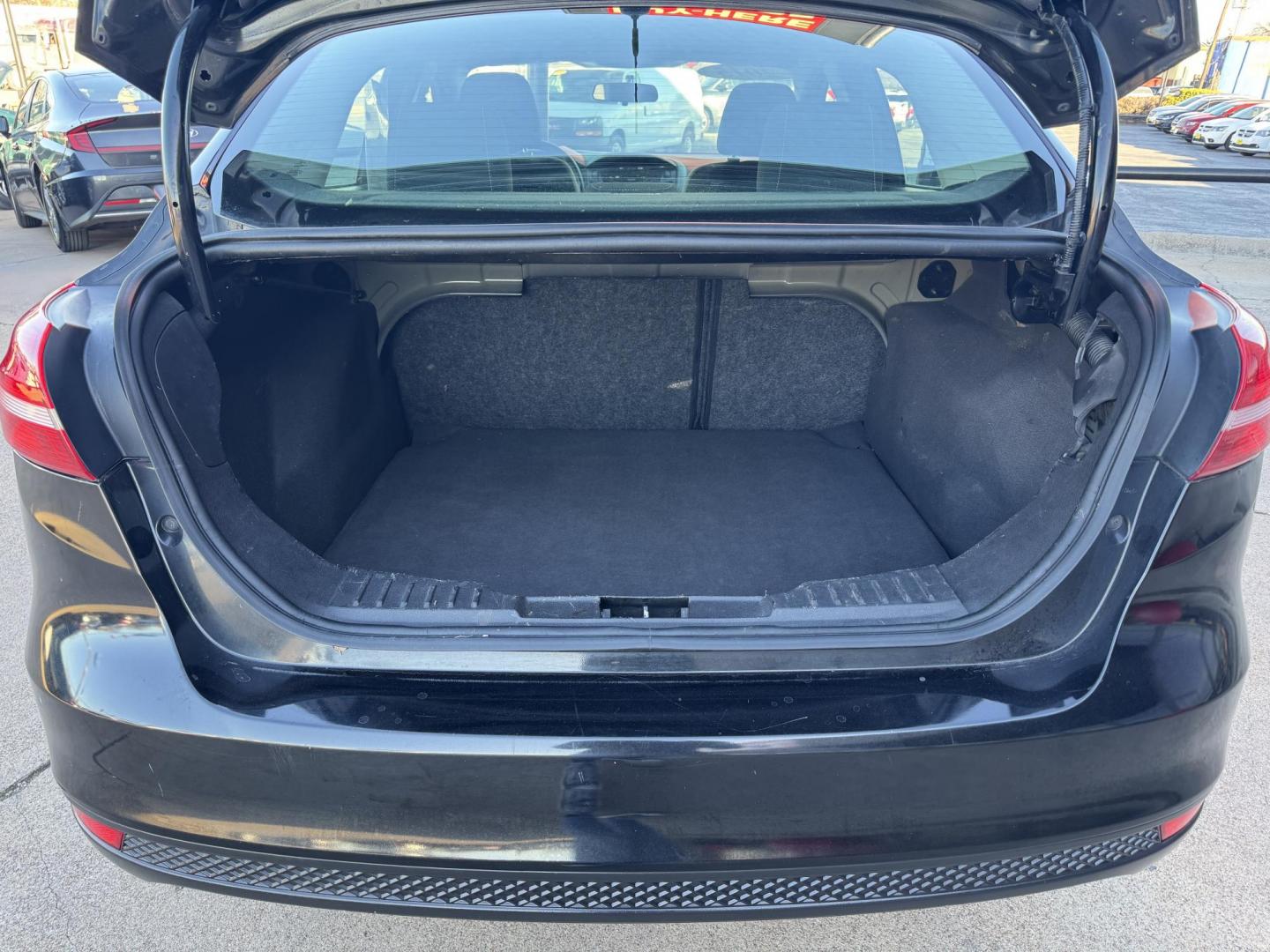 2015 BLACK FORD FOCUS SE (1FADP3F24FL) , located at 5900 E. Lancaster Ave., Fort Worth, TX, 76112, (817) 457-5456, 0.000000, 0.000000 - Photo#5
