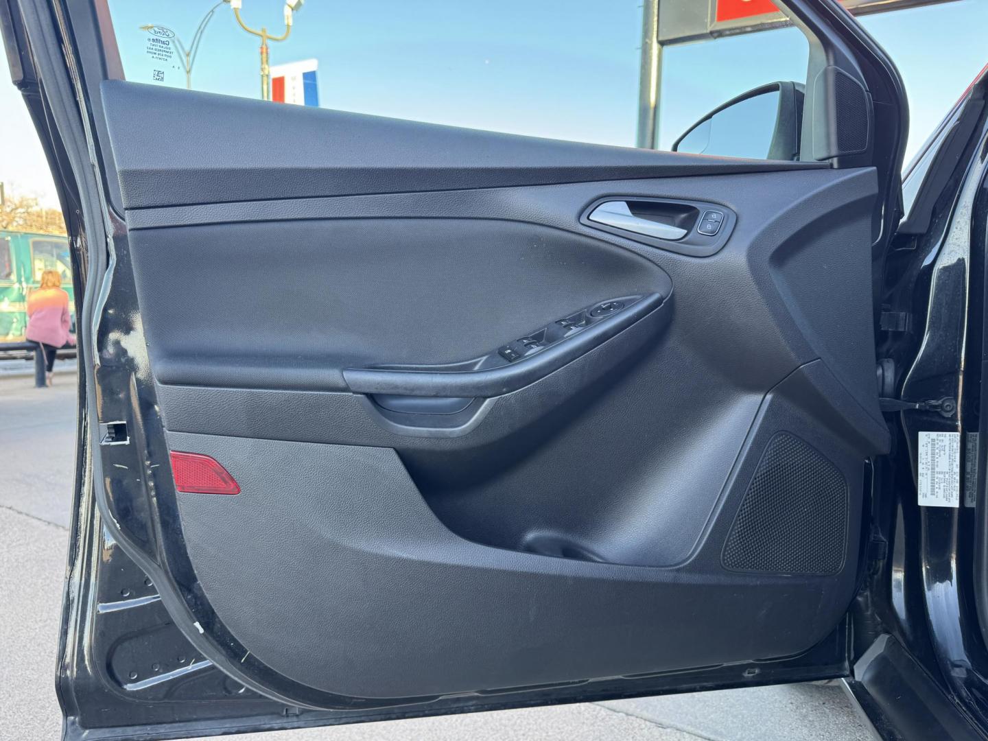 2015 BLACK FORD FOCUS SE (1FADP3F24FL) , located at 5900 E. Lancaster Ave., Fort Worth, TX, 76112, (817) 457-5456, 0.000000, 0.000000 - Photo#7