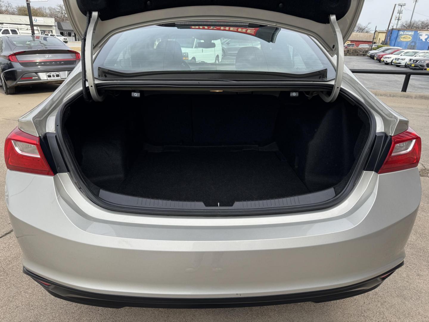 2016 GOLD CHEVROLET MALIBU LT (1LT) (1G1ZE5ST0GF) , located at 5900 E. Lancaster Ave., Fort Worth, TX, 76112, (817) 457-5456, 0.000000, 0.000000 - Photo#5