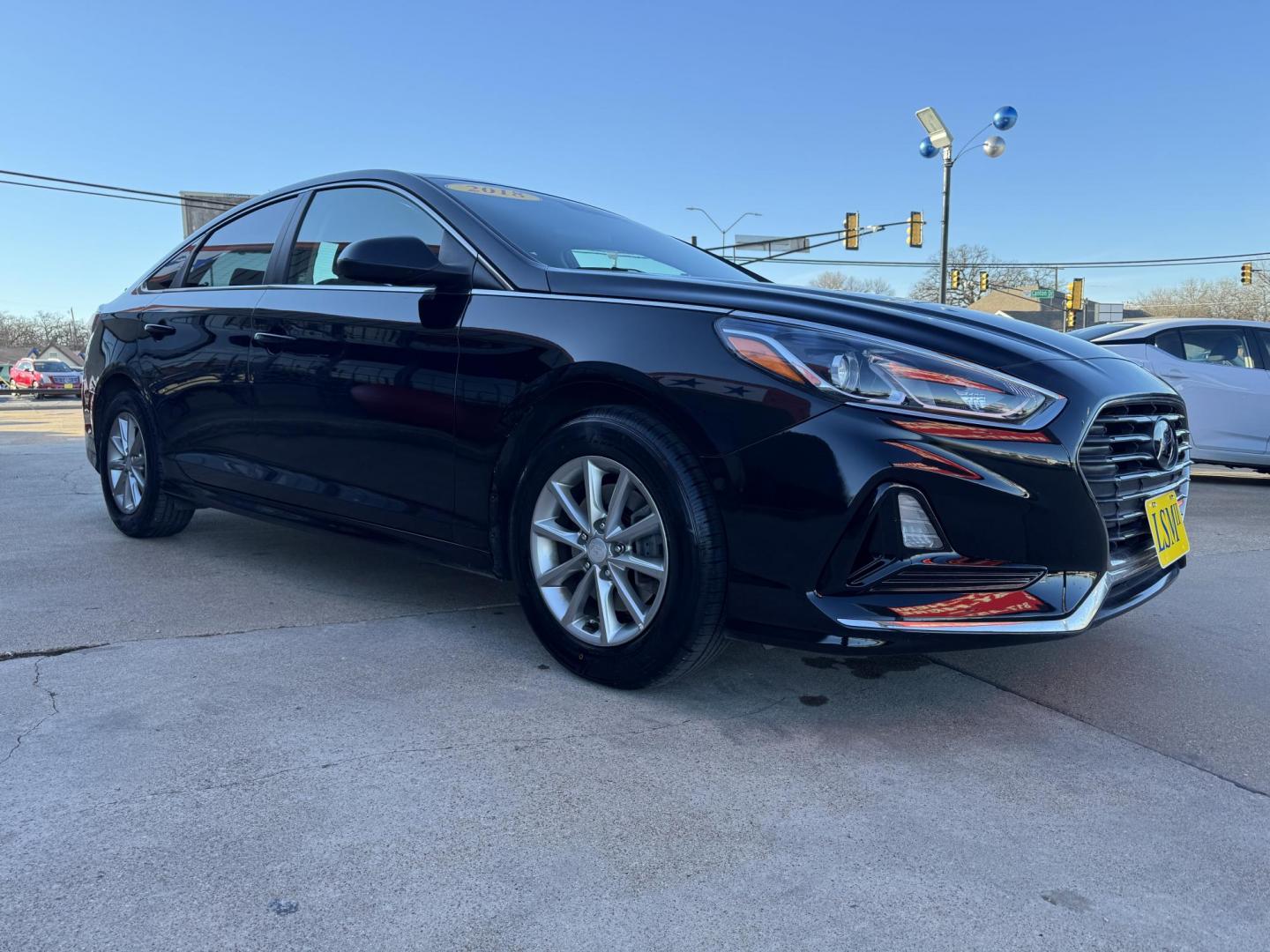 2018 BLACK HYUNDAI SONATA SE (5NPE24AF4JH) , located at 5900 E. Lancaster Ave., Fort Worth, TX, 76112, (817) 457-5456, 0.000000, 0.000000 - Photo#2