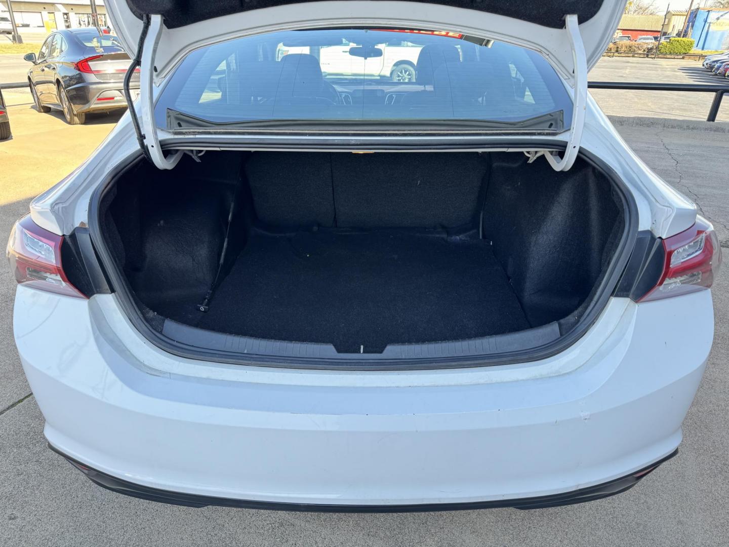 2019 WHITE CHEVROLET MALIBU LT (2FL) (1G1ZD5ST2KF) , located at 5900 E. Lancaster Ave., Fort Worth, TX, 76112, (817) 457-5456, 0.000000, 0.000000 - Photo#5