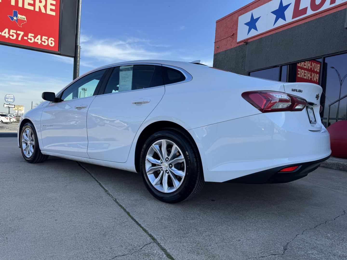 2019 WHITE CHEVROLET MALIBU LT (2FL) (1G1ZD5ST2KF) , located at 5900 E. Lancaster Ave., Fort Worth, TX, 76112, (817) 457-5456, 0.000000, 0.000000 - Photo#6