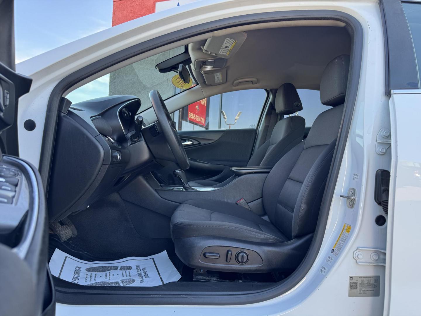 2019 WHITE CHEVROLET MALIBU LT (2FL) (1G1ZD5ST2KF) , located at 5900 E. Lancaster Ave., Fort Worth, TX, 76112, (817) 457-5456, 0.000000, 0.000000 - Photo#8