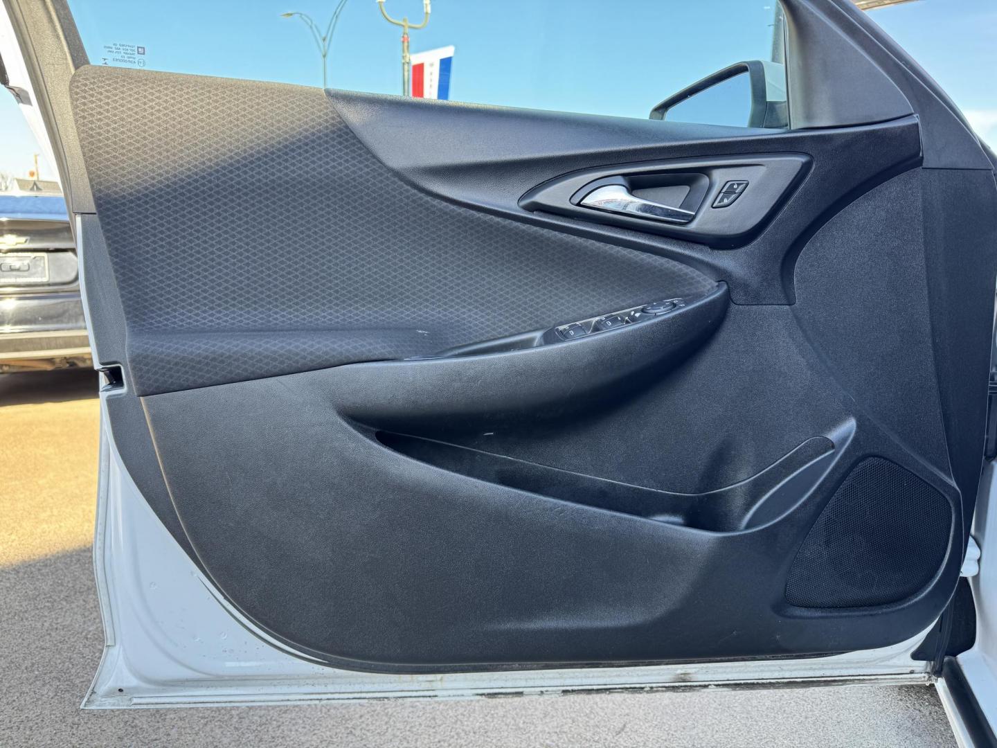 2019 WHITE CHEVROLET MALIBU LT (2FL) (1G1ZD5ST2KF) , located at 5900 E. Lancaster Ave., Fort Worth, TX, 76112, (817) 457-5456, 0.000000, 0.000000 - Photo#7