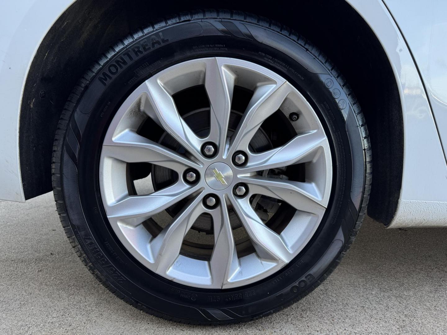 2019 WHITE CHEVROLET MALIBU LT (2FL) (1G1ZD5ST2KF) , located at 5900 E. Lancaster Ave., Fort Worth, TX, 76112, (817) 457-5456, 0.000000, 0.000000 - Photo#21