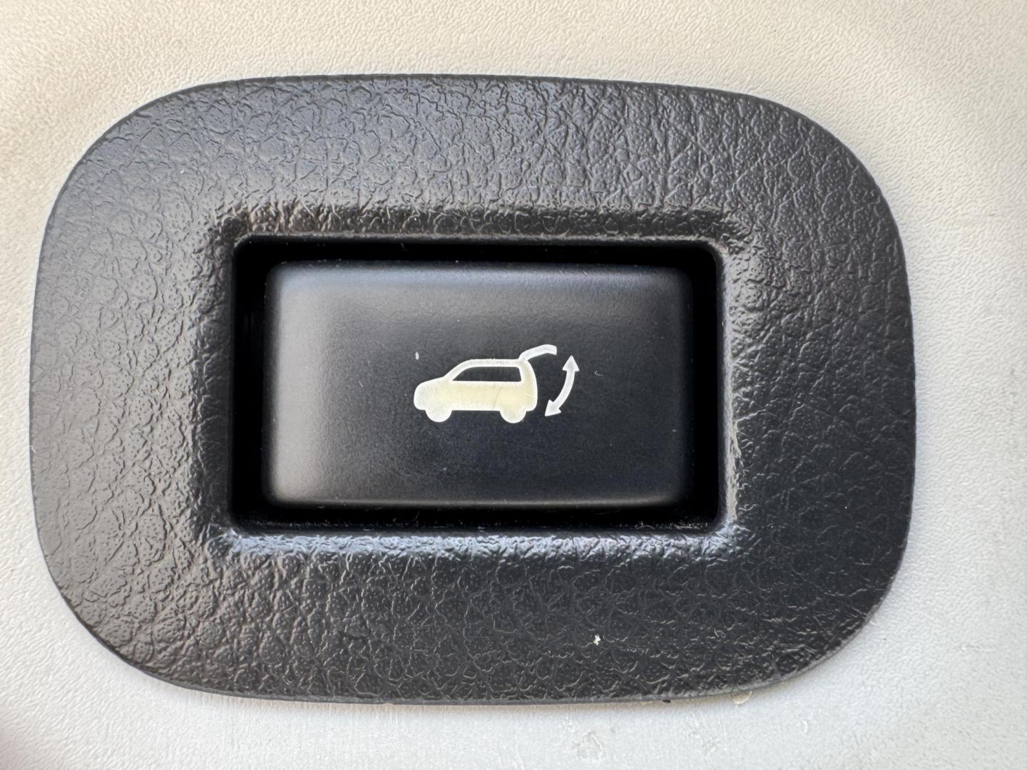 2017 GRAY NISSAN ROGUE S; SL; SV (5N1AT2MV8HC) , located at 5900 E. Lancaster Ave., Fort Worth, TX, 76112, (817) 457-5456, 0.000000, 0.000000 - Photo#6