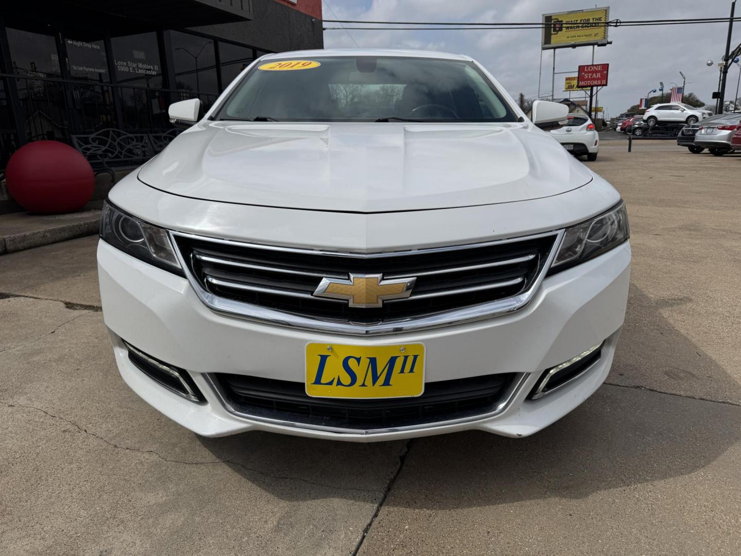2019 WHITE CHEVROLET IMPALA LT (1LT) (1G11Z5S38KU) , located at 5900 E. Lancaster Ave., Fort Worth, TX, 76112, (817) 457-5456, 0.000000, 0.000000 - Photo#1