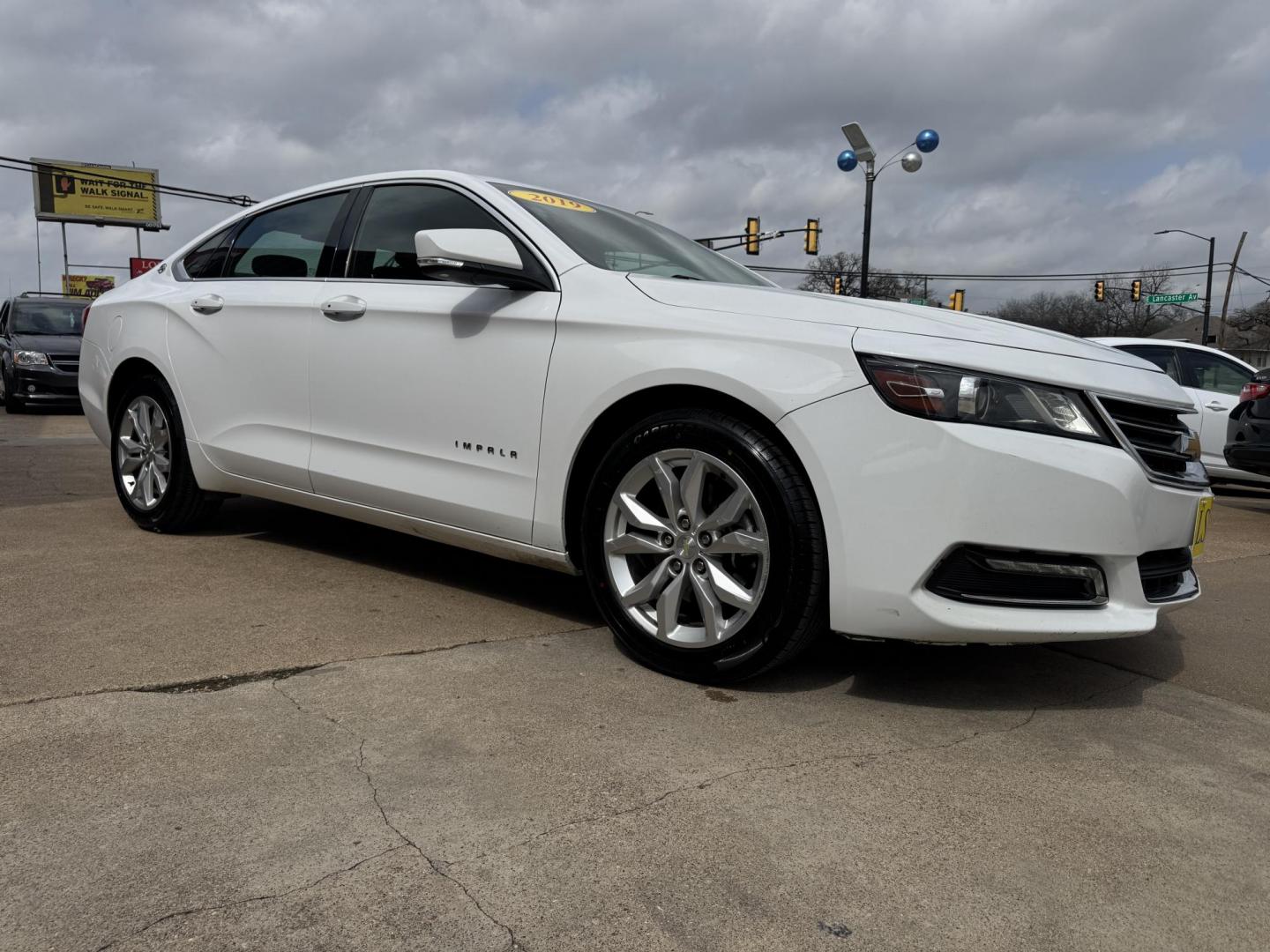 2019 WHITE CHEVROLET IMPALA LT (1LT) (1G11Z5S38KU) , located at 5900 E. Lancaster Ave., Fort Worth, TX, 76112, (817) 457-5456, 0.000000, 0.000000 - Photo#2