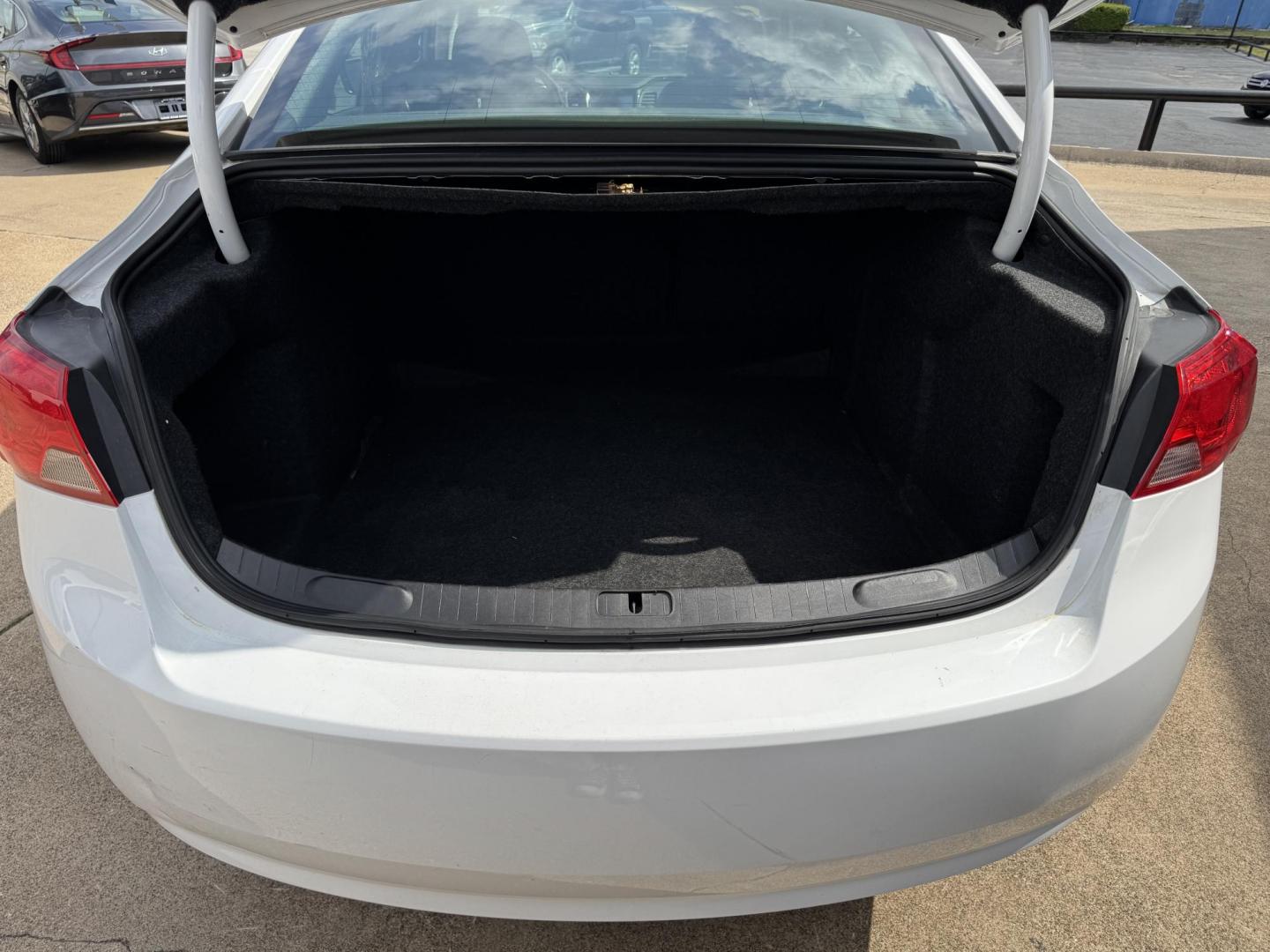 2019 WHITE CHEVROLET IMPALA LT (1LT) (1G11Z5S38KU) , located at 5900 E. Lancaster Ave., Fort Worth, TX, 76112, (817) 457-5456, 0.000000, 0.000000 - Photo#5