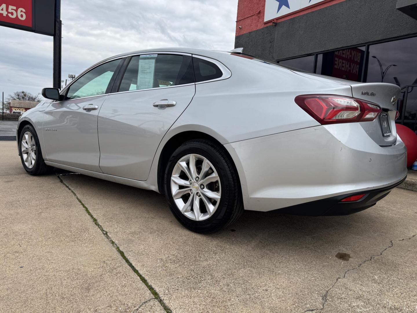2020 SILVER CHEVROLET MALIBU LT (1LT) (1G1ZD5ST5LF) , located at 5900 E. Lancaster Ave., Fort Worth, TX, 76112, (817) 457-5456, 0.000000, 0.000000 - Photo#6