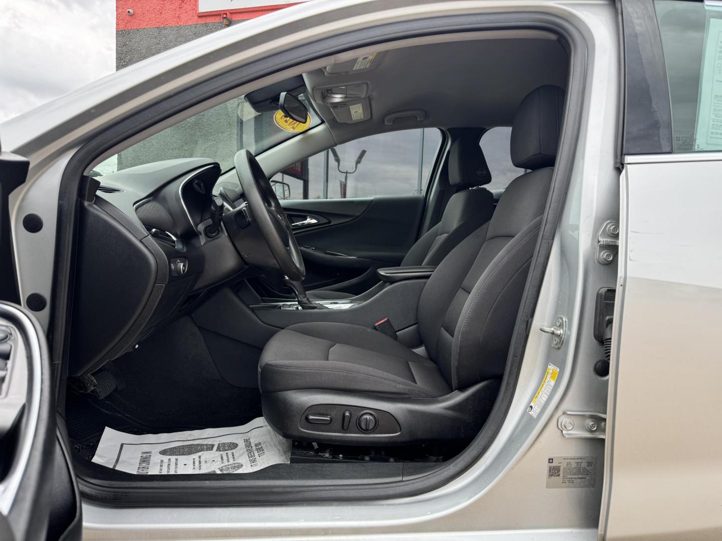 2020 SILVER CHEVROLET MALIBU LT (1LT) (1G1ZD5ST5LF) , located at 5900 E. Lancaster Ave., Fort Worth, TX, 76112, (817) 457-5456, 0.000000, 0.000000 - Photo#8