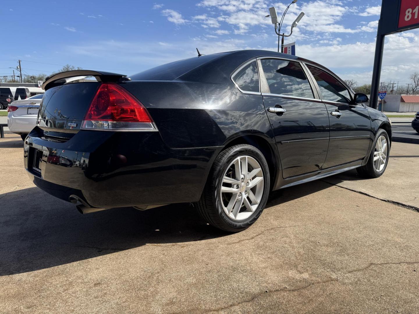 2014 BLACK CHEVROLET IMPALA LIMITED LTZ (2G1WC5E32E1) , located at 5900 E. Lancaster Ave., Fort Worth, TX, 76112, (817) 457-5456, 0.000000, 0.000000 - Photo#3