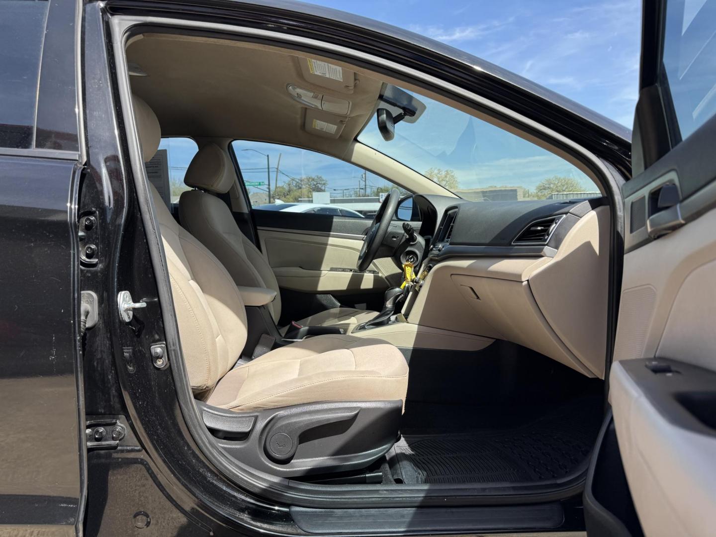 2018 BLACK HYUNDAI ELANTRA LIMITED; SE (KMHD84LF3JU) , located at 5900 E. Lancaster Ave., Fort Worth, TX, 76112, (817) 457-5456, 0.000000, 0.000000 - Photo#15