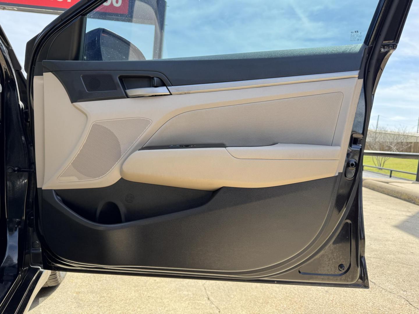 2018 BLACK HYUNDAI ELANTRA LIMITED; SE (KMHD84LF3JU) , located at 5900 E. Lancaster Ave., Fort Worth, TX, 76112, (817) 457-5456, 0.000000, 0.000000 - Photo#14