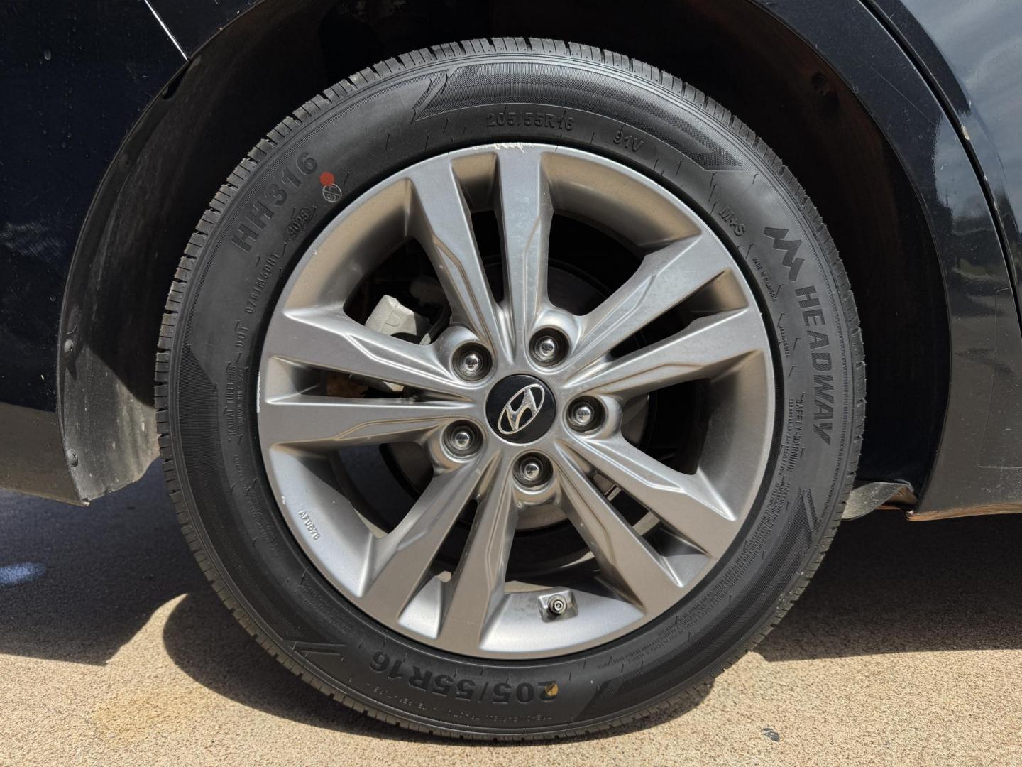 2018 BLACK HYUNDAI ELANTRA LIMITED; SE (KMHD84LF3JU) , located at 5900 E. Lancaster Ave., Fort Worth, TX, 76112, (817) 457-5456, 0.000000, 0.000000 - Photo#22